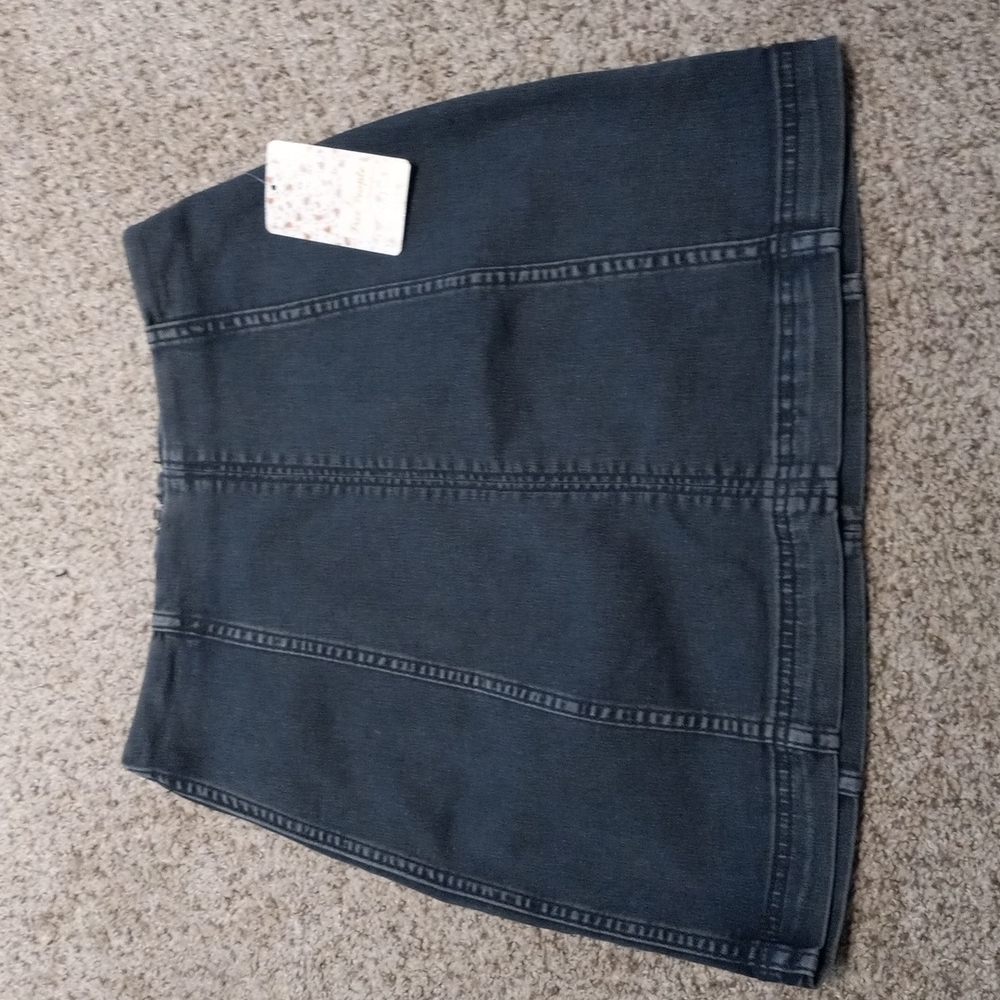 NWT FREE PEOPLE westminster blue vintage wear jean skirt, size 4, $50.00